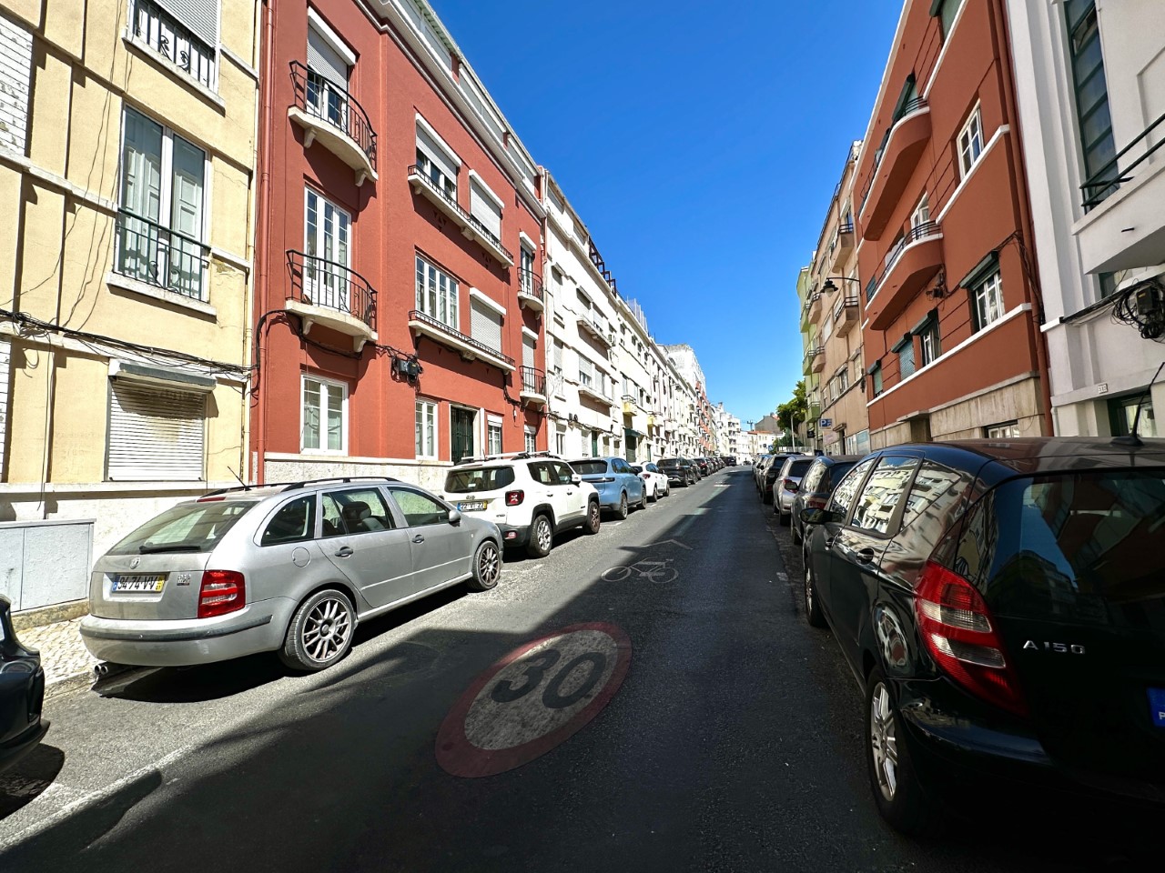 Apartamento T3 com Logradouro no Bairro dos Actores, Lisboa