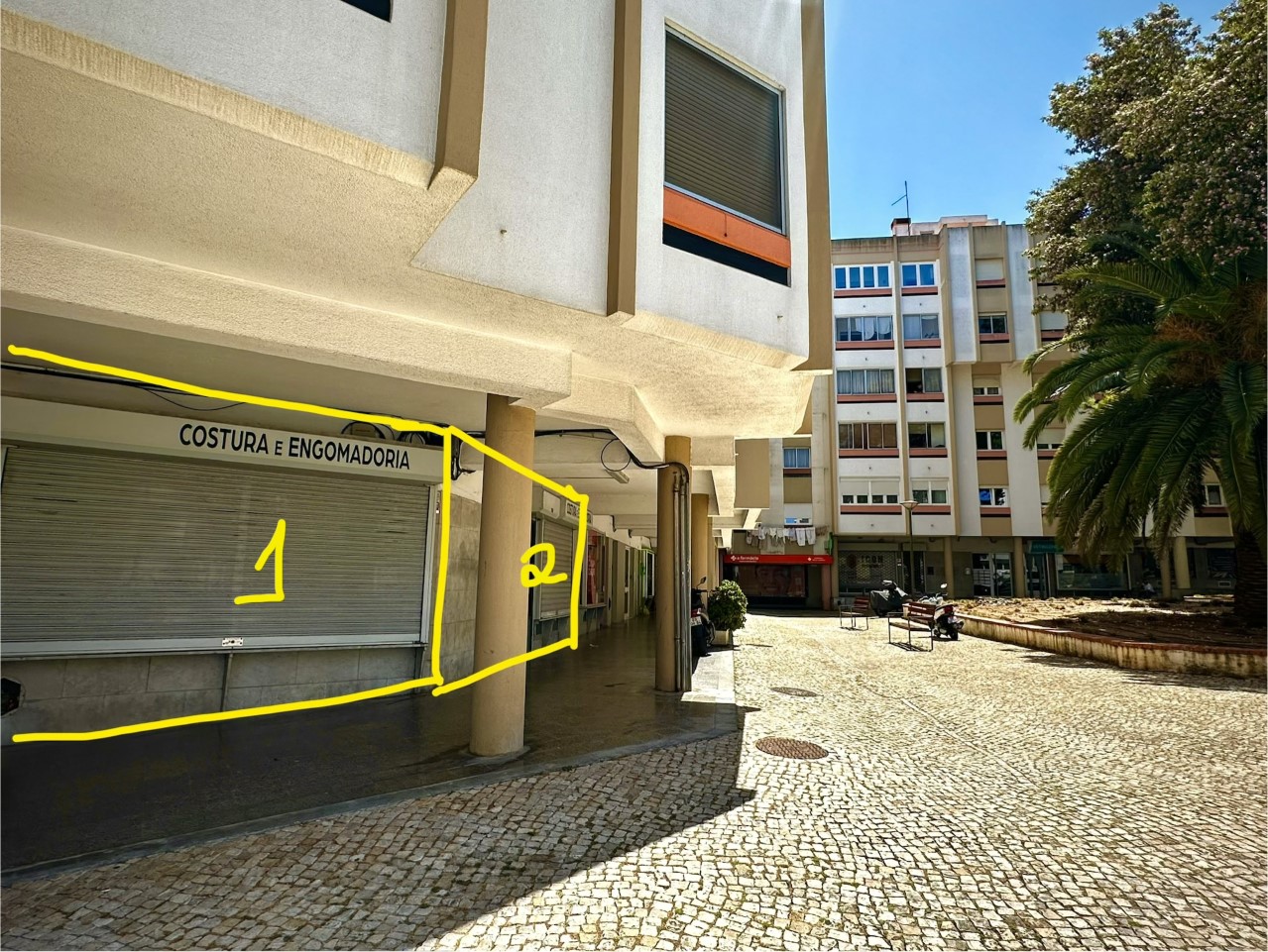 Espaço Comercial com 110 m², 3 Montras e Excelente Visibilidade | Linda-a-Velha