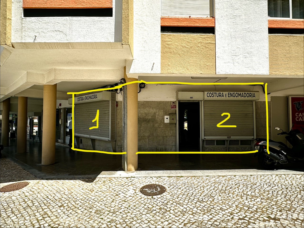 Espaço Comercial com 110 m², 3 Montras e Excelente Visibilidade | Linda-a-Velha