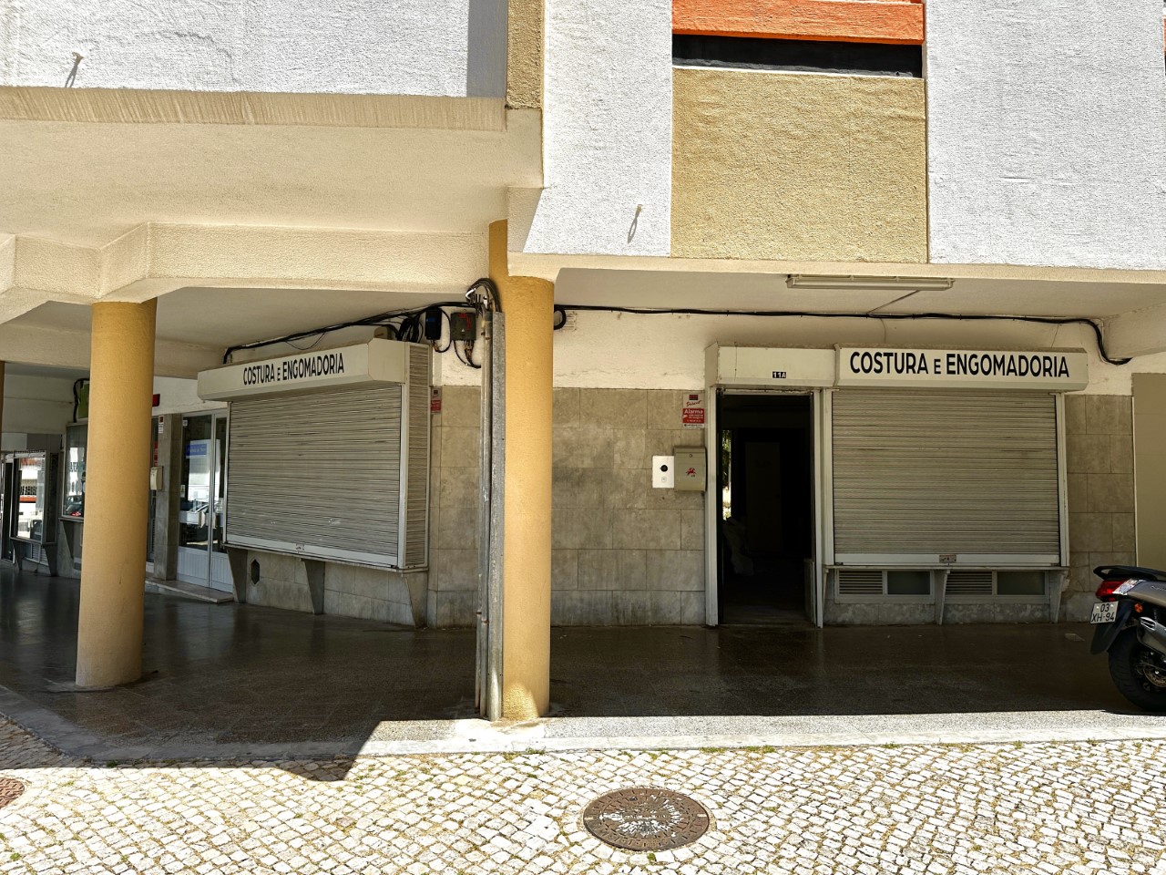 Espaço Comercial com 110 m², 3 Montras e Excelente Visibilidade | Linda-a-Velha
