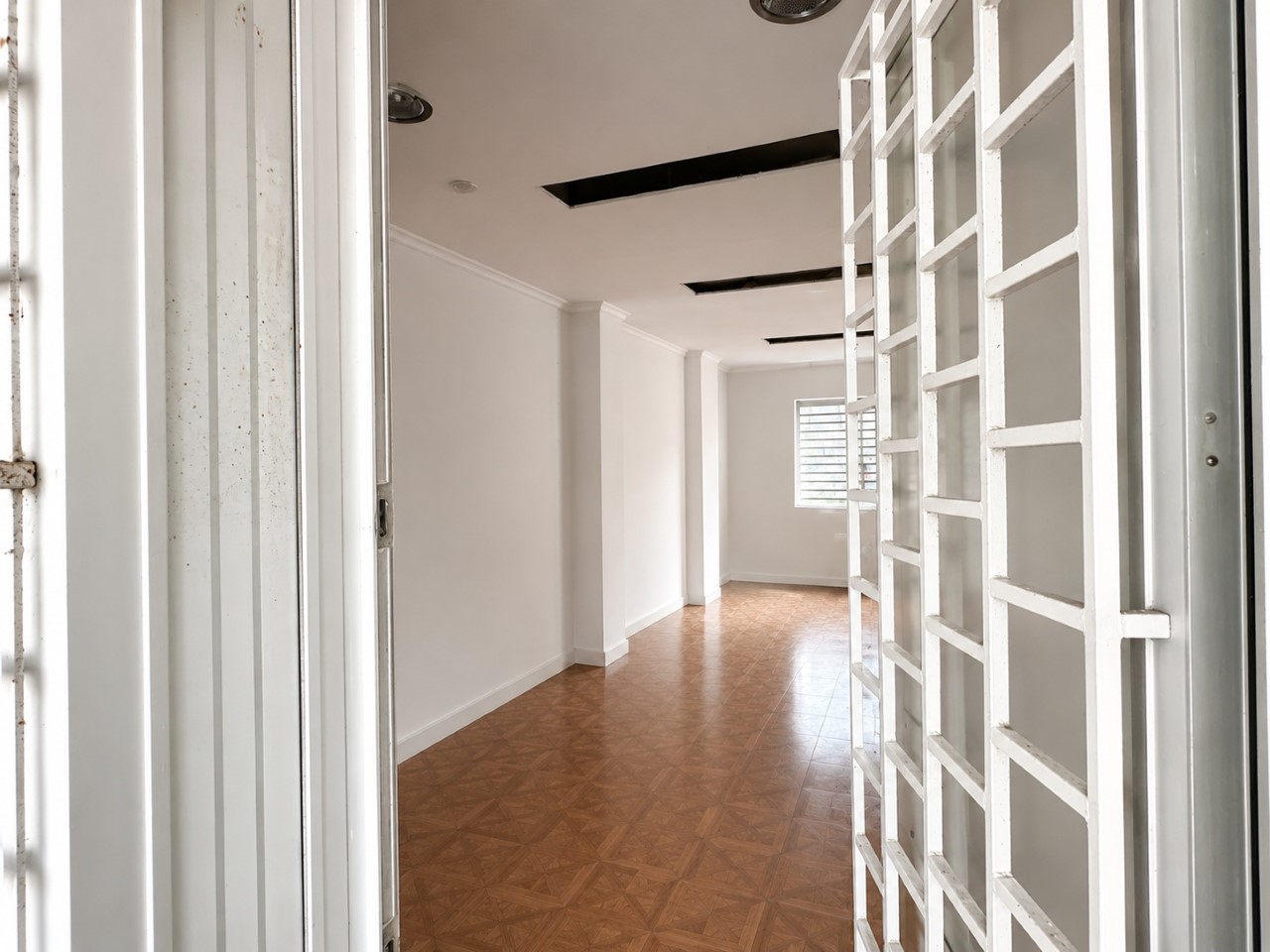 Espaço Comercial com 110 m², 3 Montras e Excelente Visibilidade | Linda-a-Velha