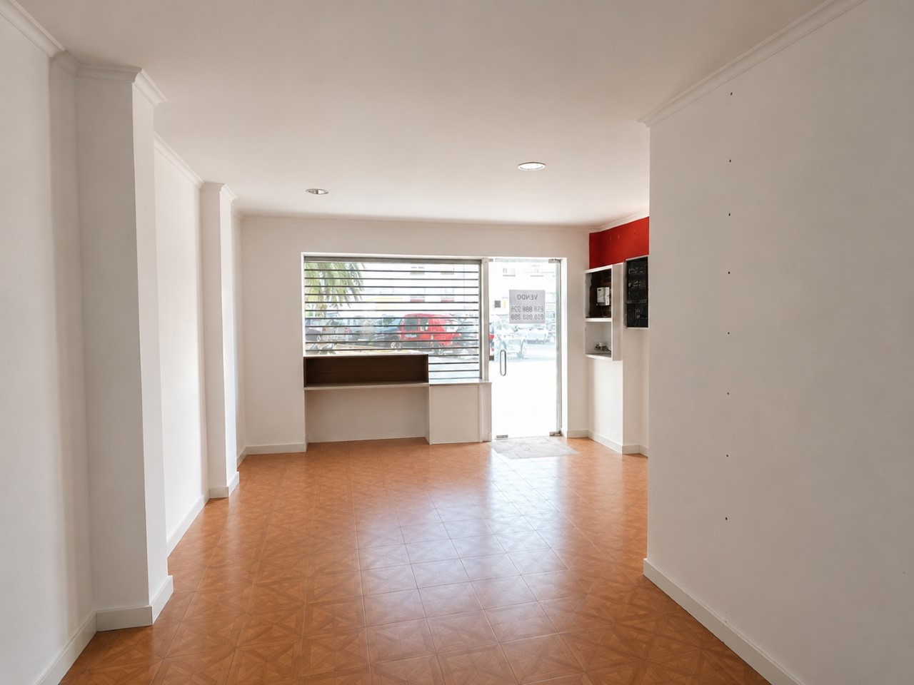 Espaço Comercial com 110 m², 3 Montras e Excelente Visibilidade | Linda-a-Velha