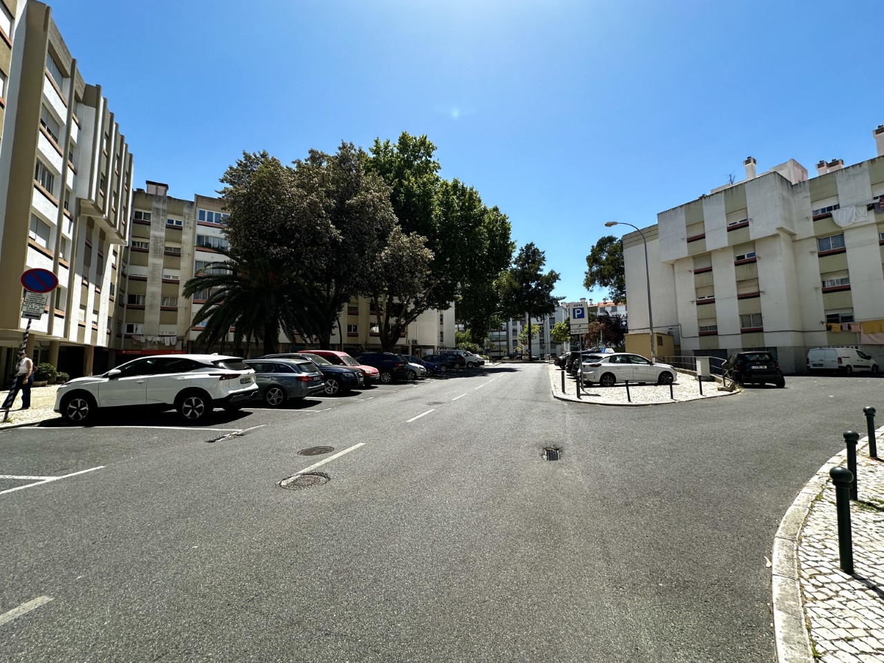 Espaço Comercial com 110 m², 3 Montras e Excelente Visibilidade | Linda-a-Velha