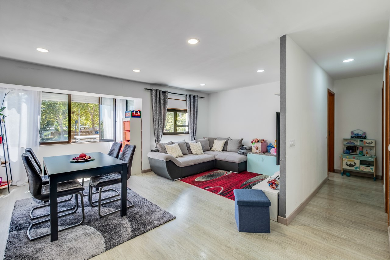 Luminoso Apartamento T2 Pronto a Habitar nos Olivais – Excelente Localização