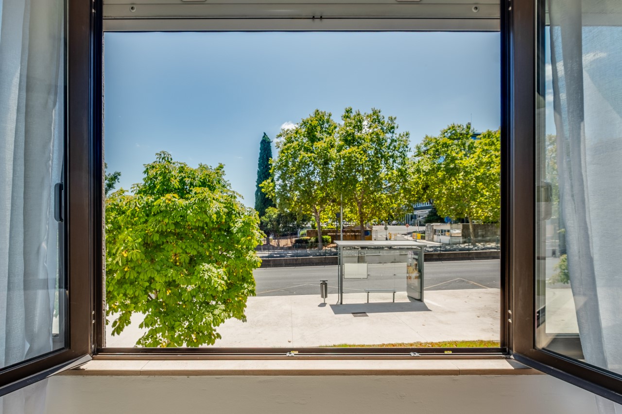 Luminoso Apartamento T2 Pronto a Habitar nos Olivais – Excelente Localização