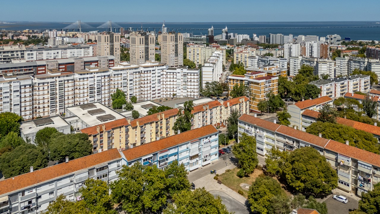 Luminoso Apartamento T2 Pronto a Habitar nos Olivais – Excelente Localização