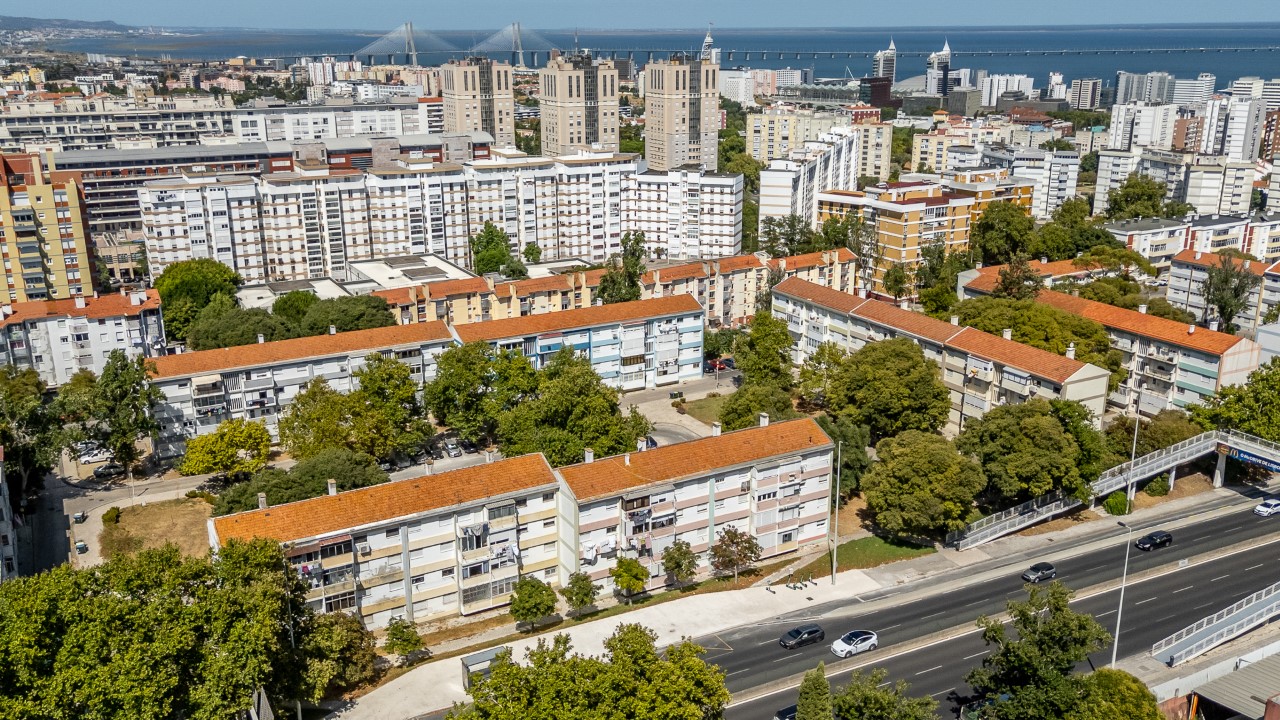Luminoso Apartamento T2 Pronto a Habitar nos Olivais – Excelente Localização