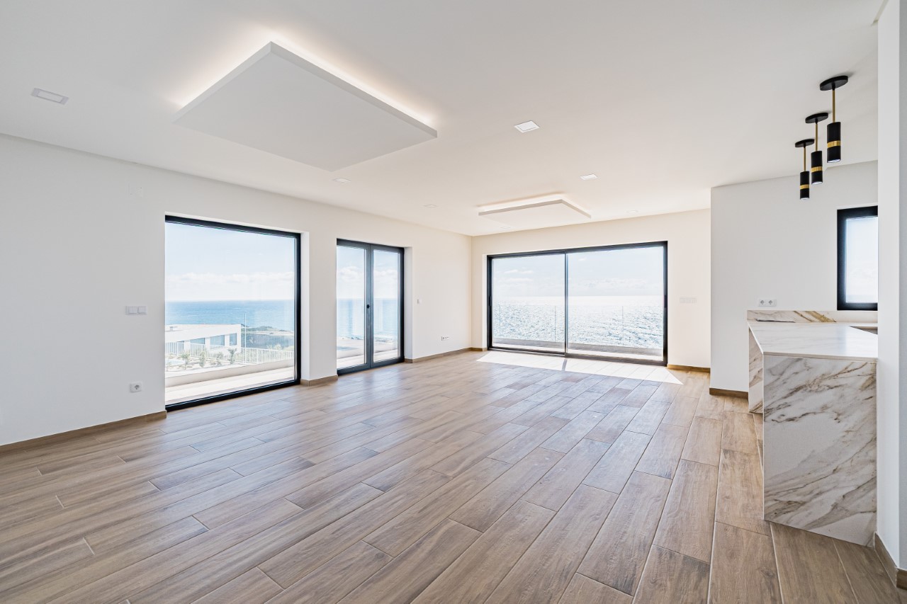 Moradia Isolada V3 com Piscina e Vista Mar