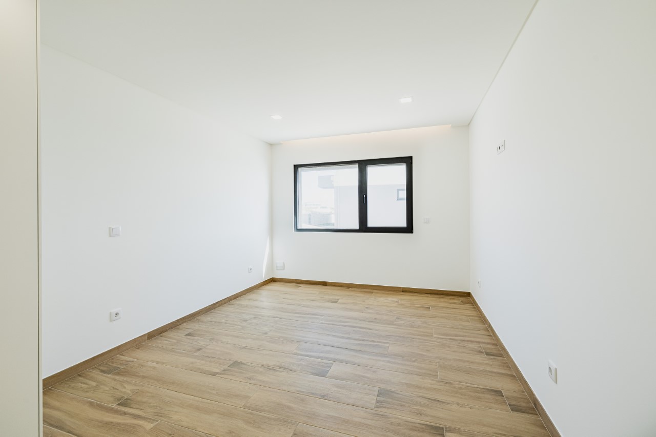 Moradia Isolada V3 com Piscina e Vista Mar