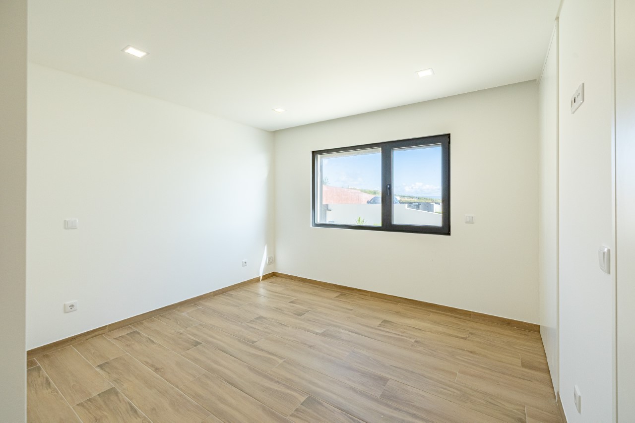 Moradia Isolada V3 com Piscina e Vista Mar