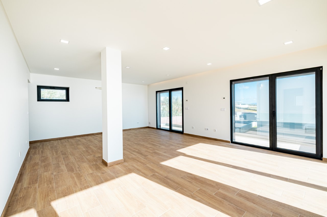 Moradia Isolada V3 com Piscina e Vista Mar
