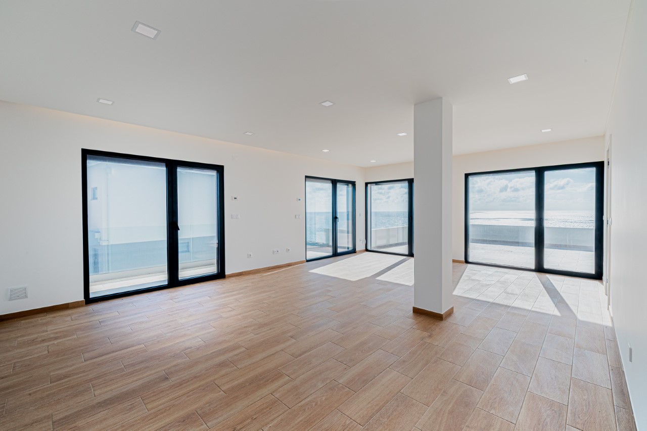 Moradia Isolada V3 com Piscina e Vista Mar
