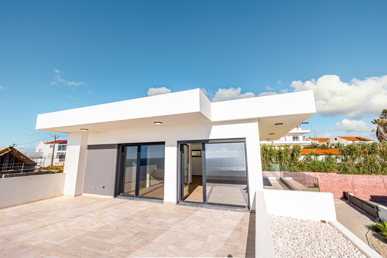 Moradia Isolada V3 com Piscina e Vista Mar