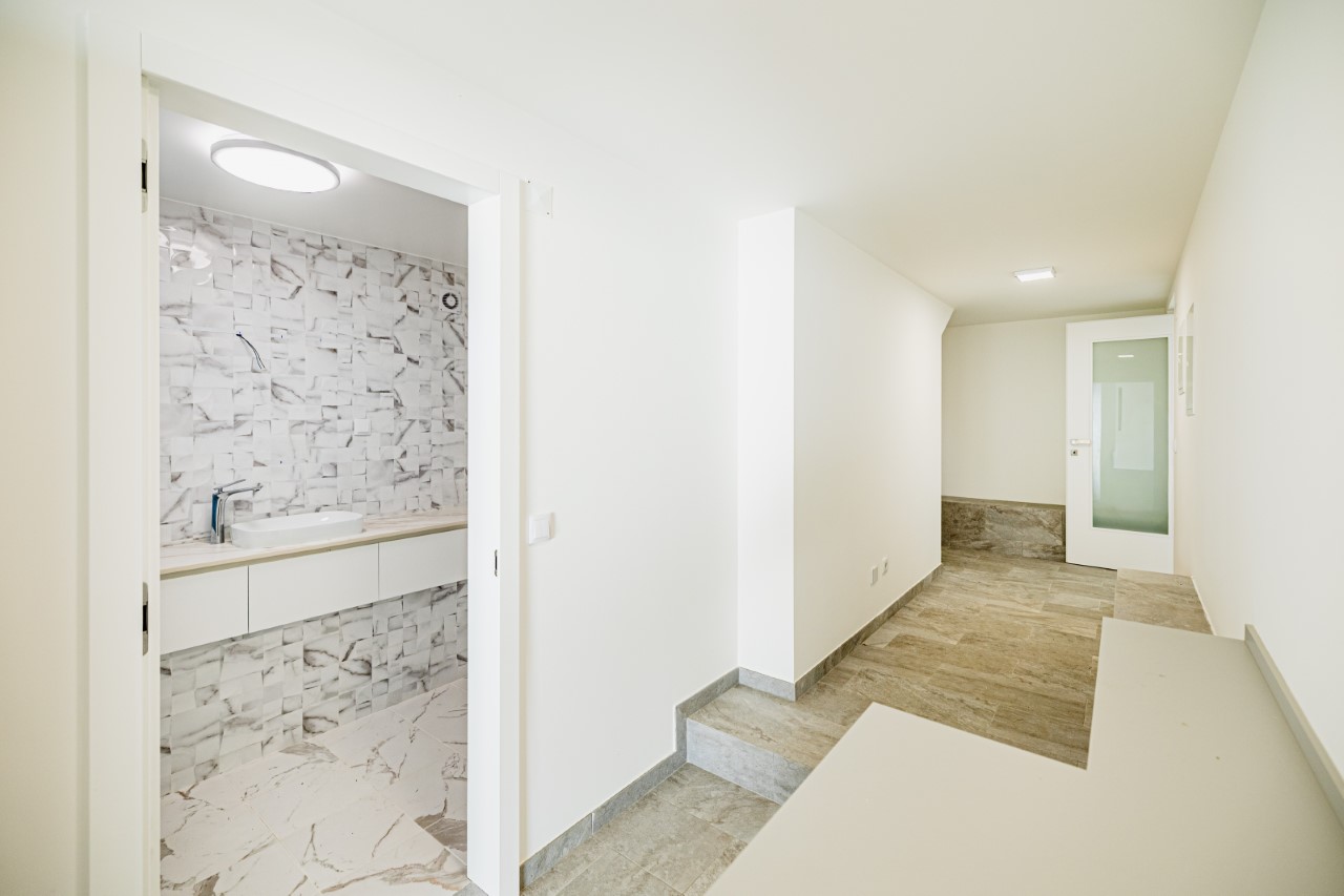 Moradia Isolada V3 com Piscina e Vista Mar