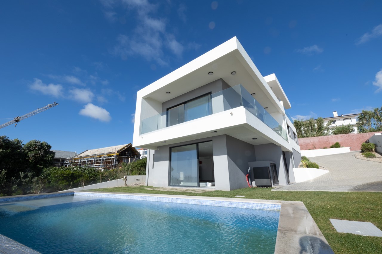 Moradia Isolada V3 com Piscina e Vista Mar