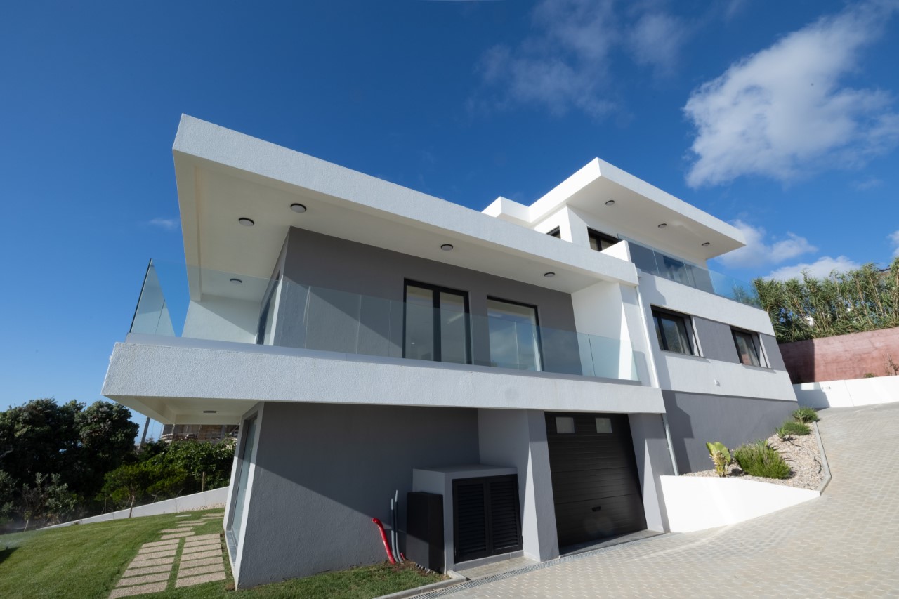 Moradia Isolada V3 com Piscina e Vista Mar
