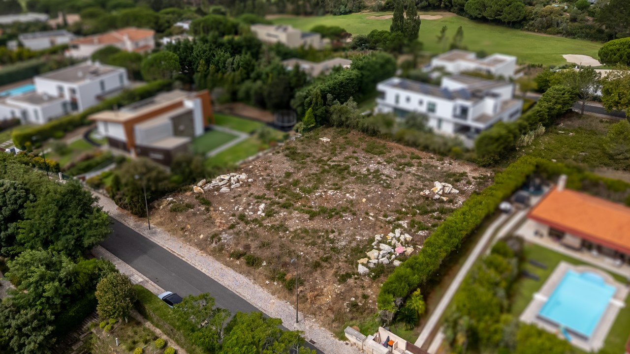 Terreno de 1807m2 situado no Belas Clube de Campo- Sintra