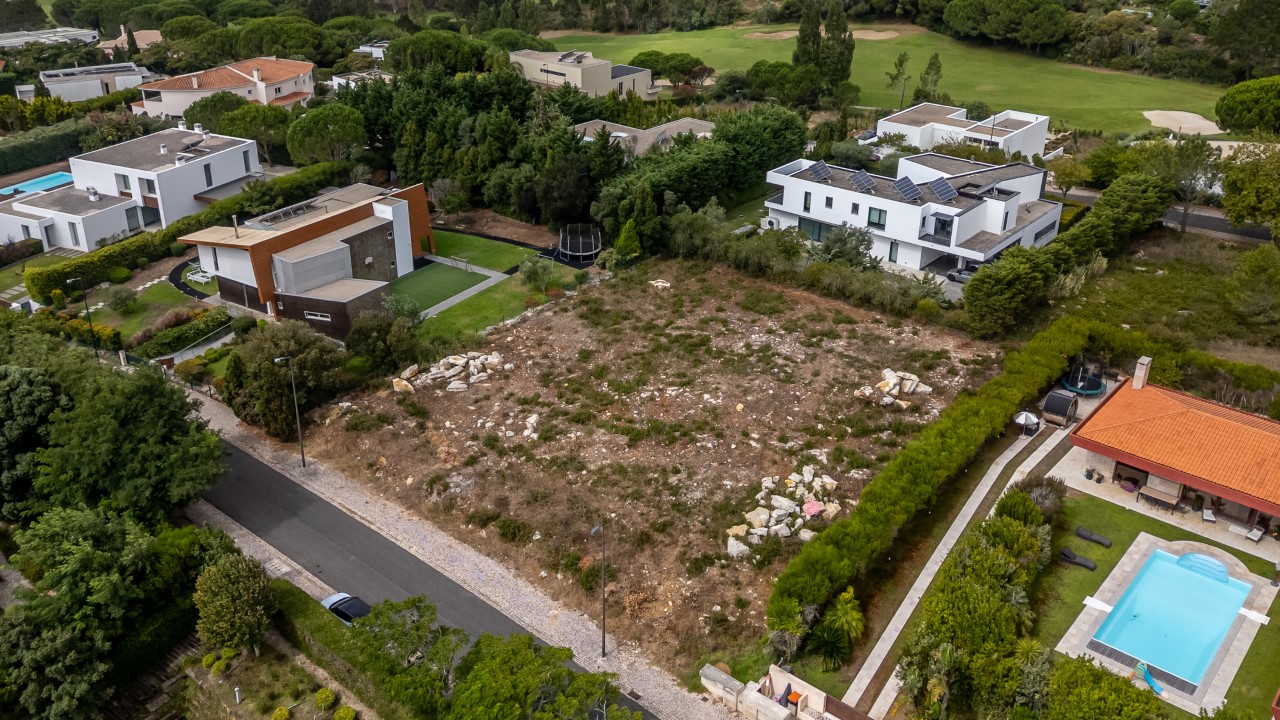 Terreno de 1807m2 situado no Belas Clube de Campo- Sintra